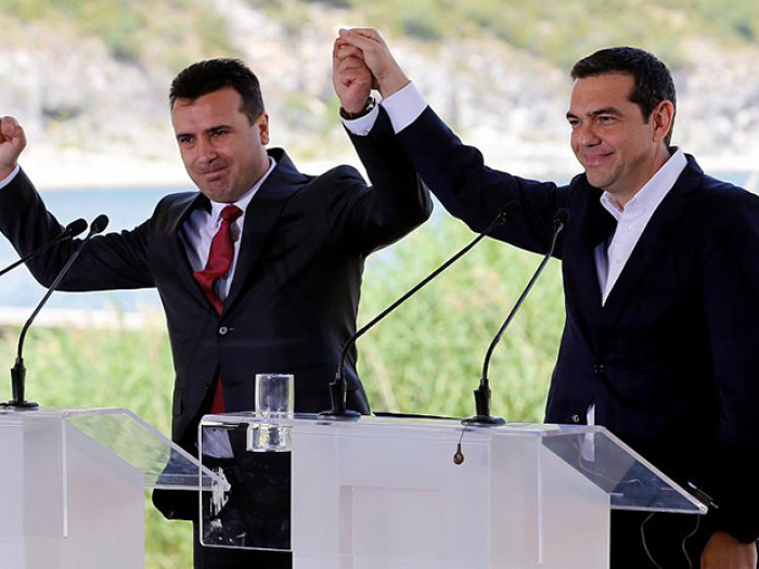 Υπεγράφη η ιστορική συμφωνία Αθήνας – Σκοπίων