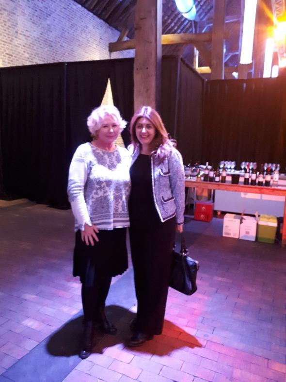Η Event Manager της TUI Βελγίου κα Martine Verboven (αριστερά) με την Προϊσταμένη της Υπηρεσίας ΕΟΤ Εξωτερικού Κάτω Χωρών κα Ελένη Σκαρβέλη, στο χώρο της εκδήλωσης