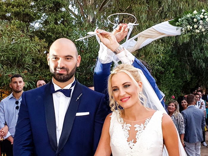 Θοδωρής Σιδεράς και Βαλέρια Ηλιάδου ανέβηκαν τα σκαλιά της εκκλησίας!