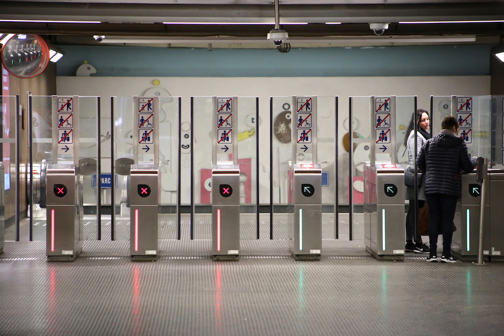 metro station machines stib